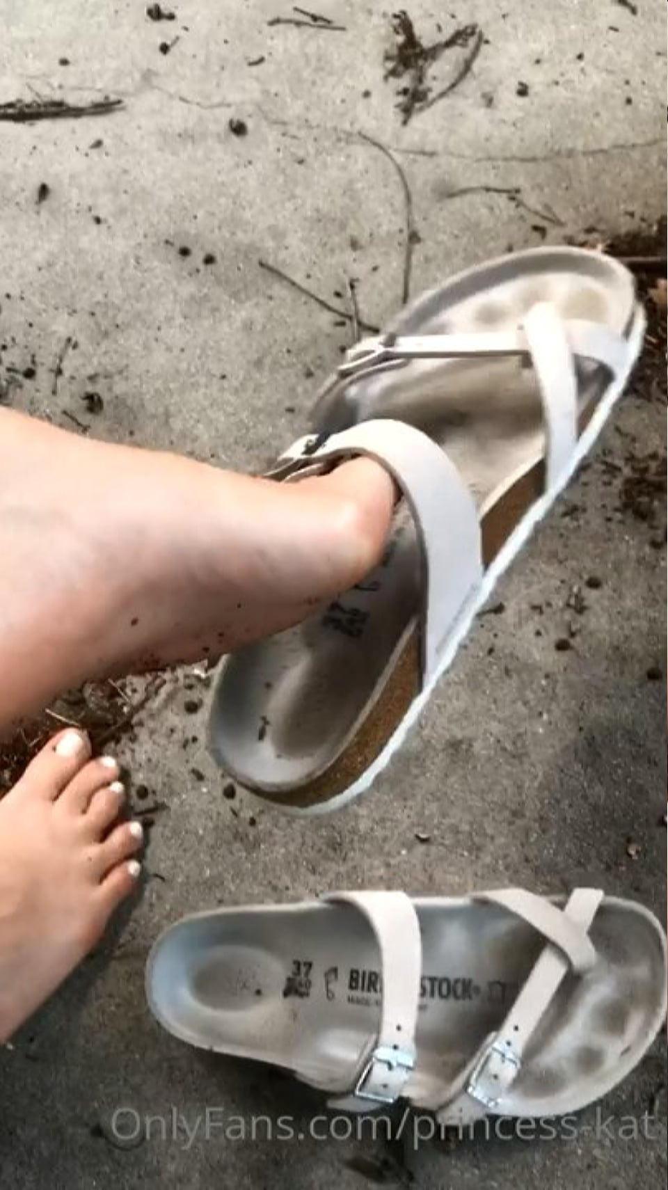 Dirty Feet And Birkenstock's For The Dirty Foot Bitch – PRINCESS KAT –  HD/720p/MP4 – FemDom HD