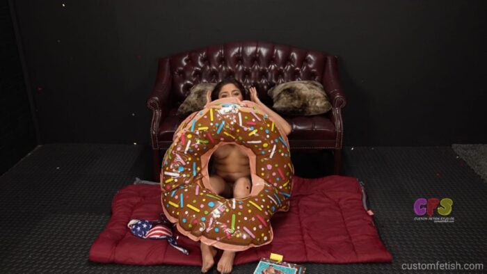 Cinthya Inflates Donut By Mouthstrips Too - CUSTOMFETISH / AARON CF - FULL HD/1080p/MP4