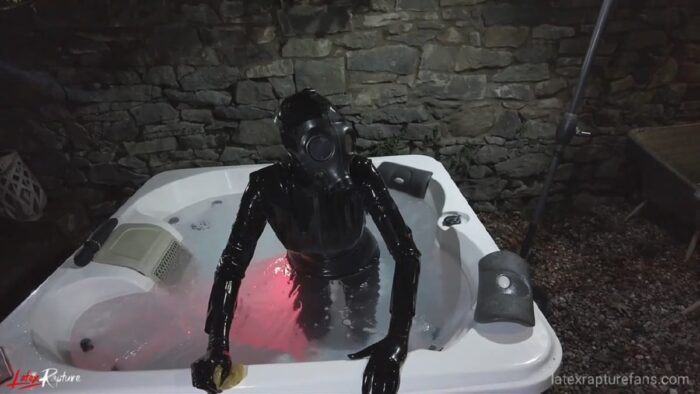 [LATEXRAPTUREFANS] Next Level - Rubber Alien In The Jacuzzi. Featuring: Latex Rapture [HD][720p][MP4]