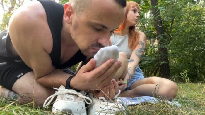 Goddess Kira In Scene: He Worships My Feet Even In A Public Park - LIFESTYLE FEMDOM - FULL HD/1080p/MP4