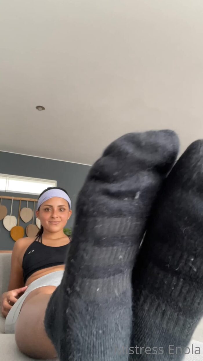 Enola Fischer In Scene: Perfect Day For My Foot Slaves That Love My Smelly Sweaty Feet - PRINCESS ENOLA / MISTRESS ENOLA - FULL HD/1920p/MP4