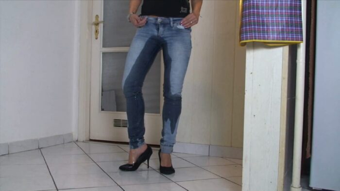 Princess Nikki Cruel In Scene: Pee In Jeans And Shoes - NIKKI CRUEL / NIKKI THORNE - FULL HD/1080p/MP4