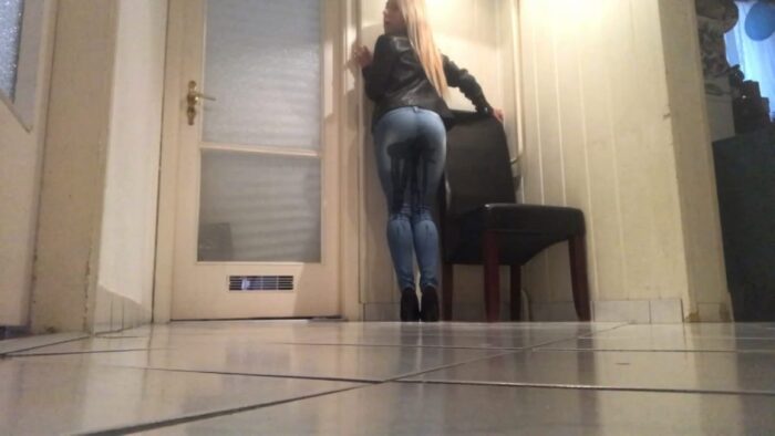 Princess Nikki Cruel In Scene: Peeing My Jeans And Shoes - NIKKI CRUEL / NIKKI THORNE - FULL HD/1080p/MP4