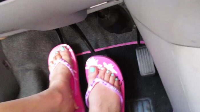 Lady Mesmeratrix In Scene: Driving In Flip Flops - LA DIVA DEL TUBO / ALISHA GRIFFANTI - HD/720p/MP4