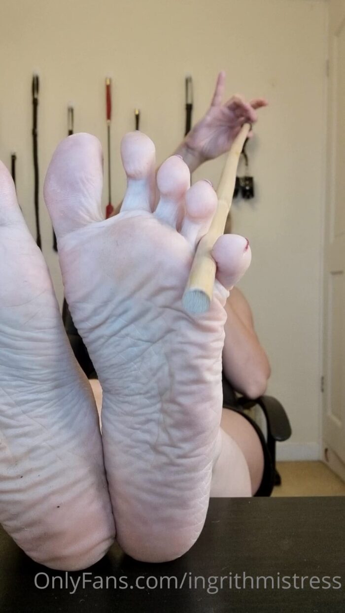 Admire My Perfect Feet While I Humiliate You - MISTRESS INGRITH - FULL HD/1920p/MP4