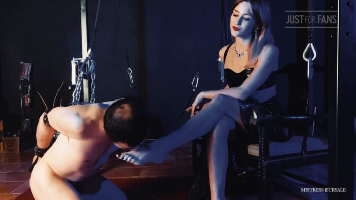 Elis Euryale In Scene: Foot Devotion In Bondage - MISTRESS EURYALE - FULL HD/1080p/MP4