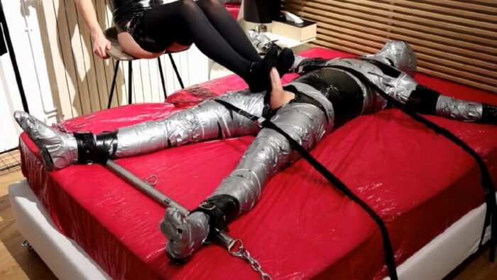 Mistress Julia In Scene: I Give a Tape Bondage Sockjob - MAITRESSE-JULIA - HD/720p/MP4