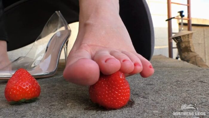 Strawberries Tasty Foot Squeezing - MISTRESS LEGS - FULL HD/1080p/MP4