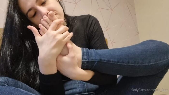 Priscila M In Scene: Suck My Feet - PRII FEET - FULL HD/1080p/MP4