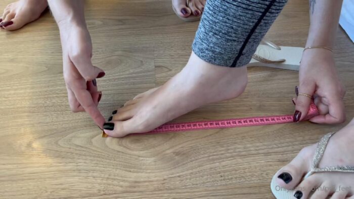 Priscila M In Scene: Measuring With Tape And Comparing My Feet To Goddess Grazi - PRII FEET - FULL HD/1080p/MP4