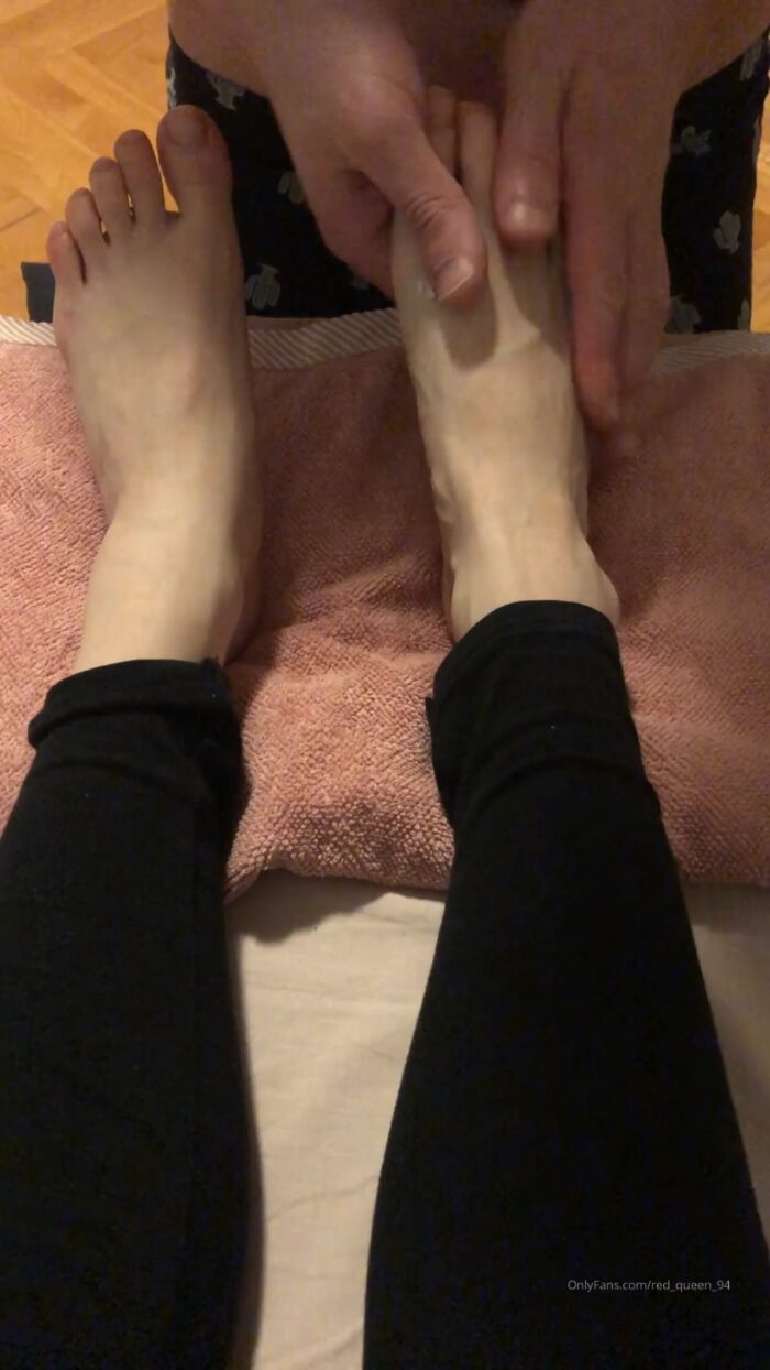 Undoing My Toe Nails And Massaging My Gorgeous Feet - RED QUEEN / THE QUEEN OF SPH - FULL HD/1920p/MP4