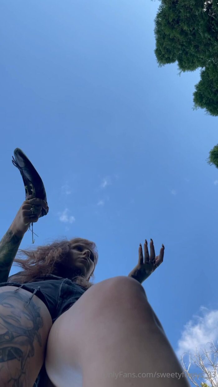 Kamila In Scene: Giantess Pov - This Giantess Found You - SWEETYFEETYS_03 / OSTRA9610011 - FULL HD/1920p/MP4