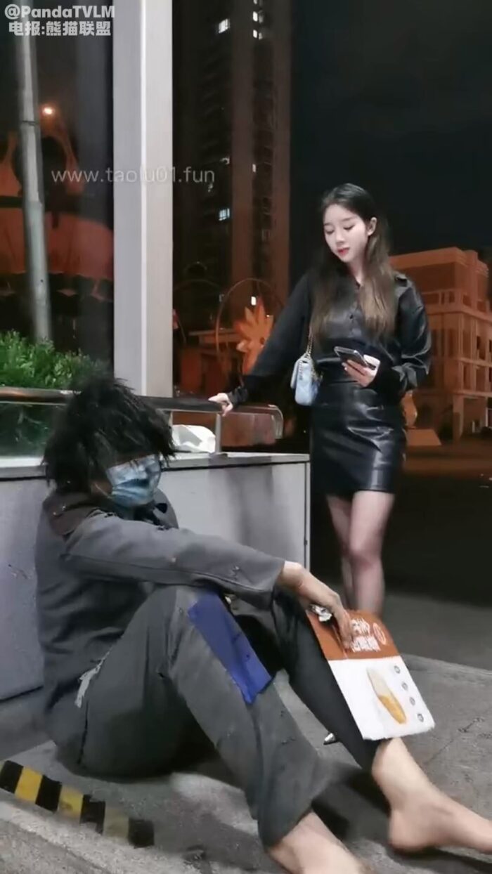 Routine Live Broadcast Cherry Big Drama Street Humiliation Beggar - CHINESE FEMDOM - FULL HD/1920p/MP4