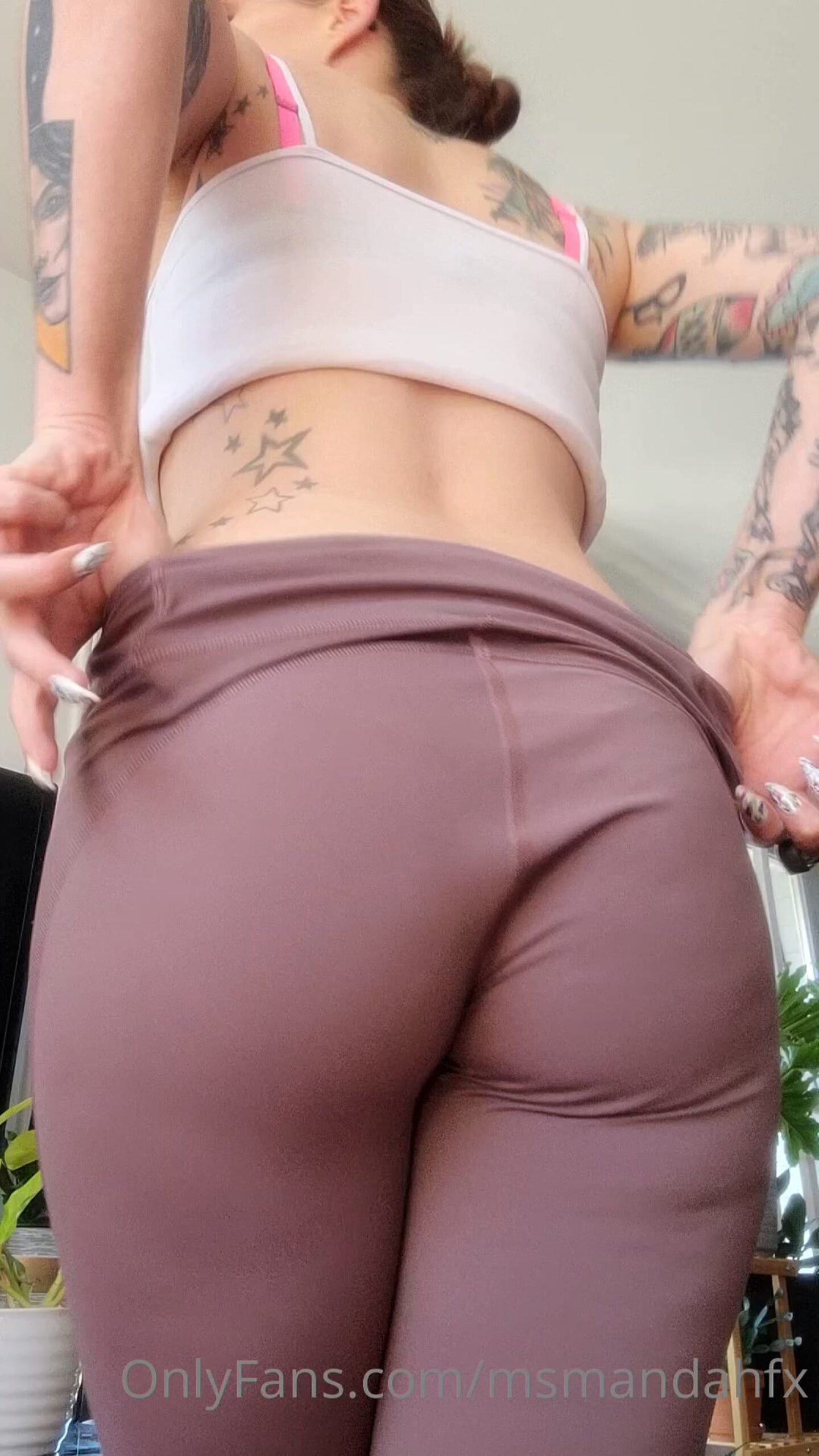 Ms Manda De Sade In Scene: Road Trip Day Calls For Leggings Worship - DISCORDIAN GODDESS - FULL HD/1920p/MP4
