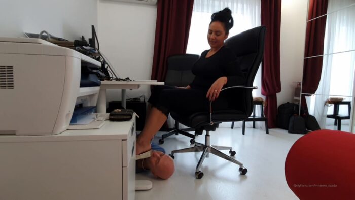 I Ordered Him To Be My Foot Stool For 30 Mintes While I Work On My Computer - EZADA SINN ONLYFANS - FULL HD/1080p/MP4