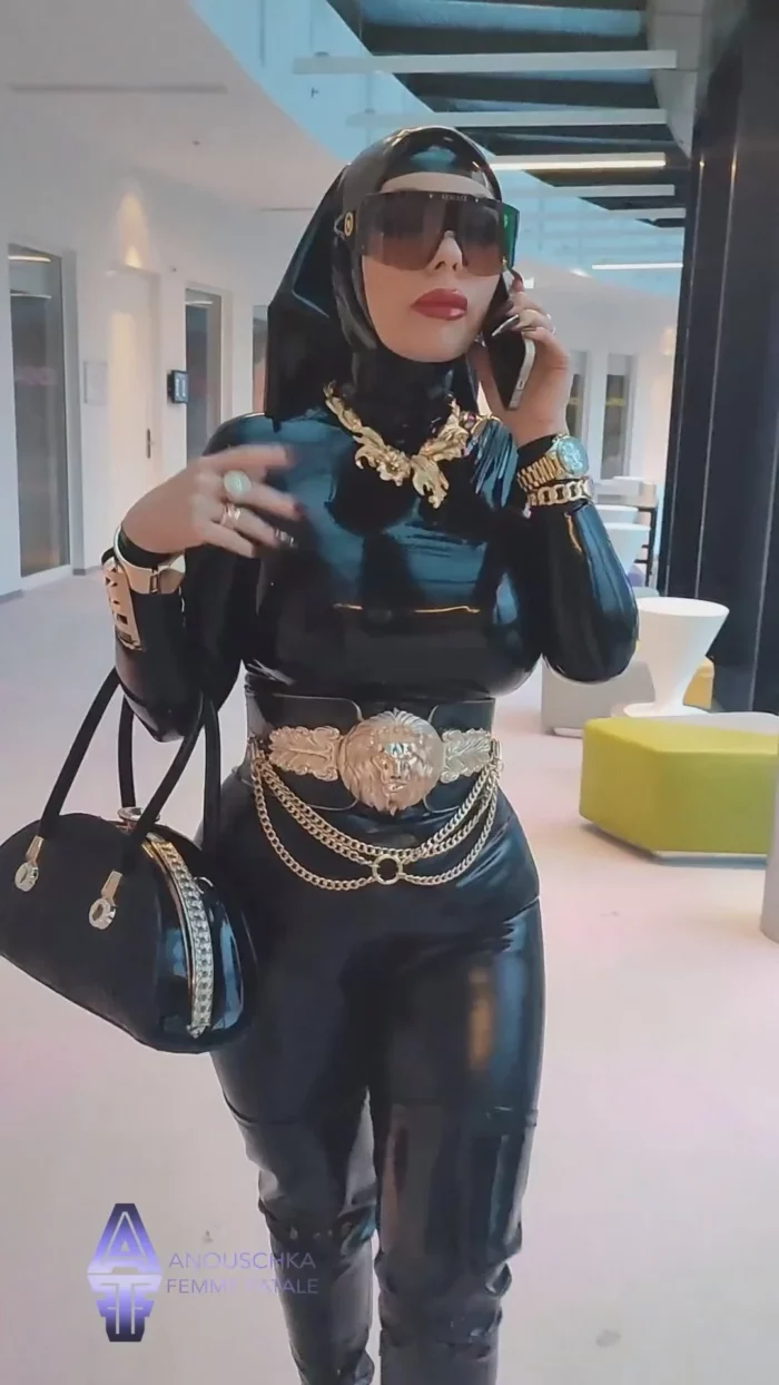 Latex Bo$ Bitch Big Business In Amsterdam - ANOUSCHKA FEMME FATALE - MP4