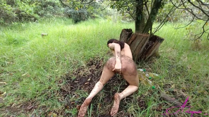 Masturbating Between The Mud And My Pee In The Forest - ARLEQUIN - MP4