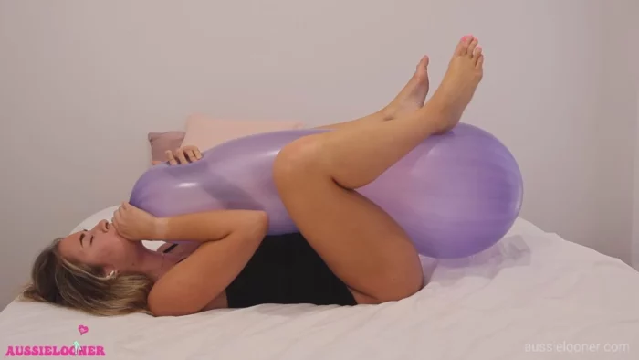 Lily's Purple Long Neck - AUSSIELOONER / LILY ADAMS - MP4