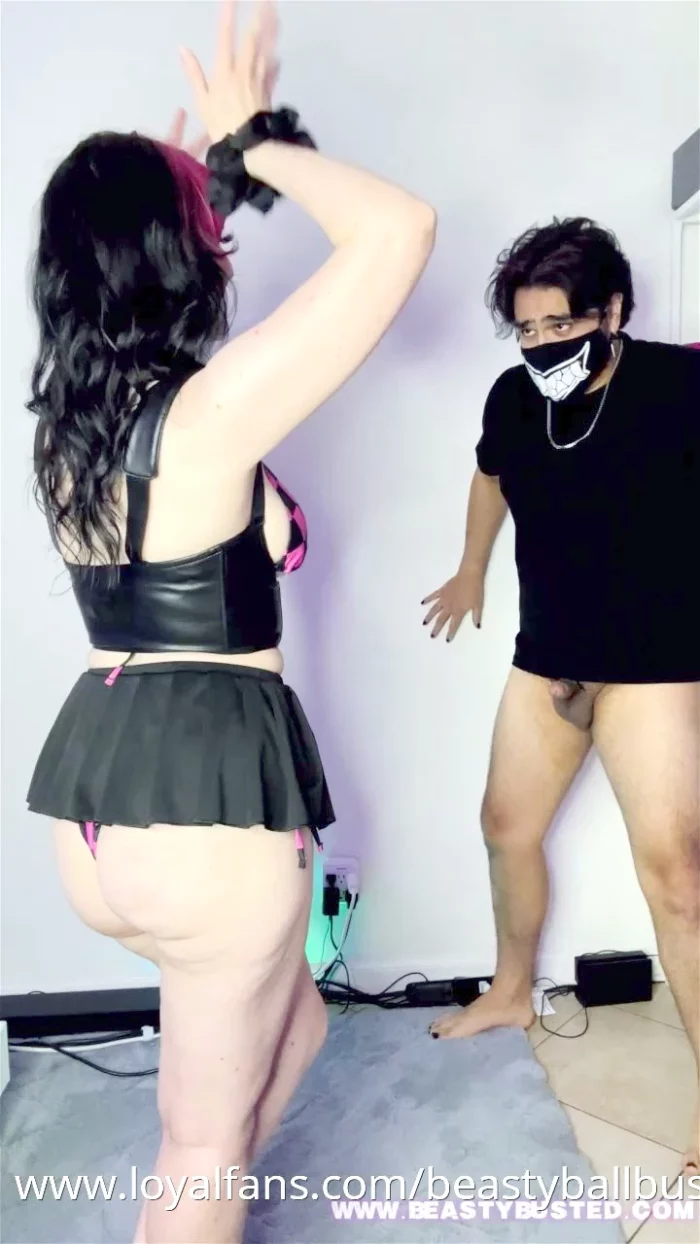 Starry Loves Clowning Around - BEASTY BALLBUSTING / BEASTSCAGE - MP4