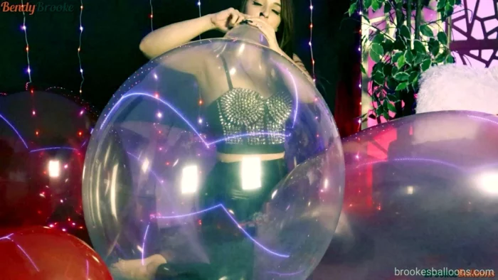 Free Playing With And Popping Crystal Balloons In Studded Top And Leather Leggings - BROOKESBALLOONS / BENDY BROOKE - MP4