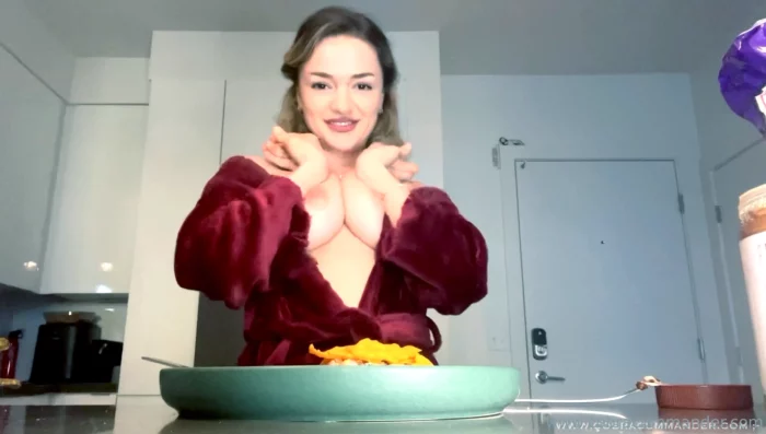 POV Mummy U Makes A Sandwich After School - COBRA CUMMANDER - MP4