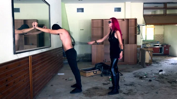 Bullwhipping In An Abandoned Place - DAMA VIDA - MP4