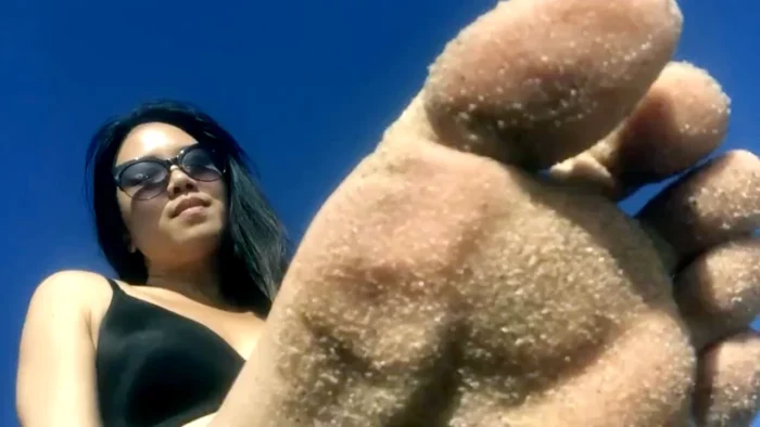 Dominatrix Mara's Sandy Beach Feet - DOMINATRIX MARA / MISS MARA / MARA DOMINA - MP4