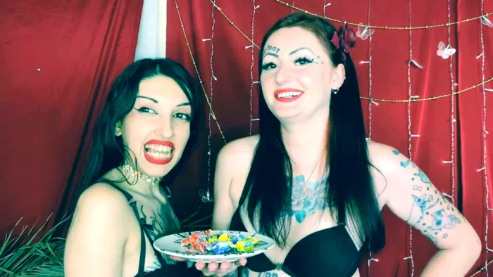 Food Fetish. Two Beauties Eat Candy And Kiss. Sweet Spitting, Chewing, Fetish - DOMINATRIX NIKA - MP4