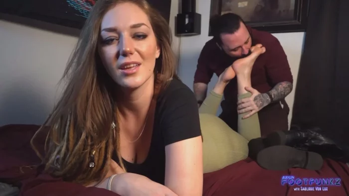 Pay For My Trip & Enjoy My Size 10 Feet - FOOTPUNKZ - MP4