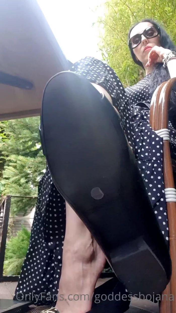 Hot September Day And My Sweaty Flats! - GODDESS BOJANA / BALKANBRATDOM - MP4