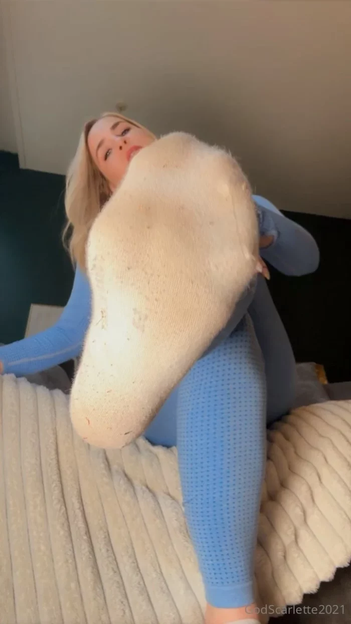 Tip My Sweaty, Moist Smelly Socks, Footbitch! - GOD SCARLETTE - MP4