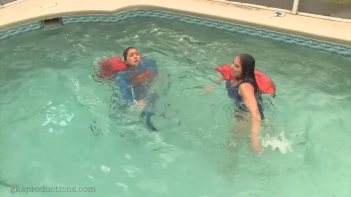 Superheroines Attacked Underwater - GINARYS KINKY ADVENTURES / GKA PRODUCTIONS - MP4