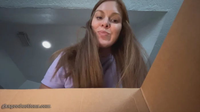 Redhead Giantess Ivy Secret Devours Box Of Shrunken Tinies - GINARYS KINKY ADVENTURES / GKA PRODUCTIONS - MP4