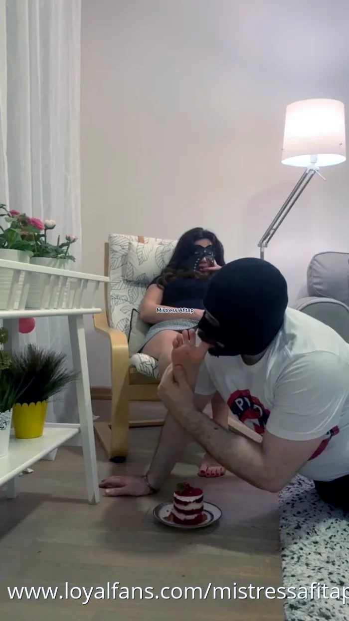 Cake Crushed Under My Feet Wiz Spit - HULYA CENGIZ - MP4