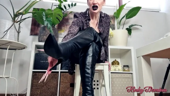 Sexy Leather Boots Worship Instructions For An Addict - KINKY DOMINA CHRISTINE QUEEN OF NAILS - MP4