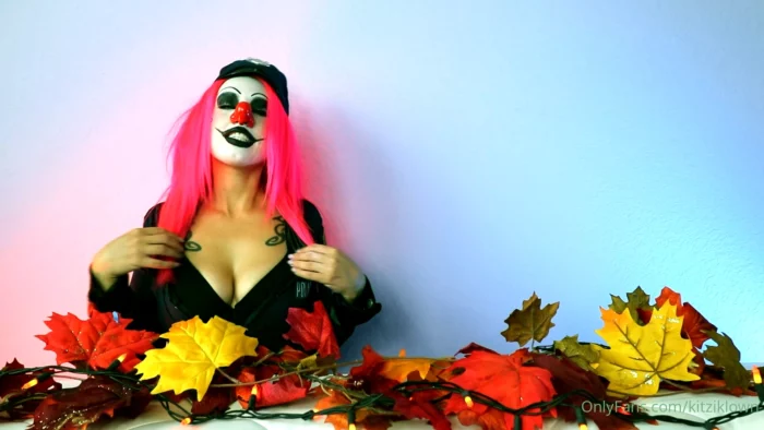 Happy Halloween - KITZI KLOWN / KENDALL OLSEN - MP4