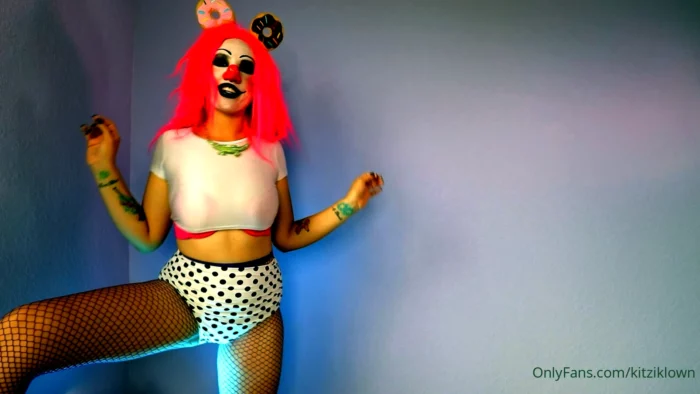 I Love My Strudels! - KITZI KLOWN / KENDALL OLSEN - MP4