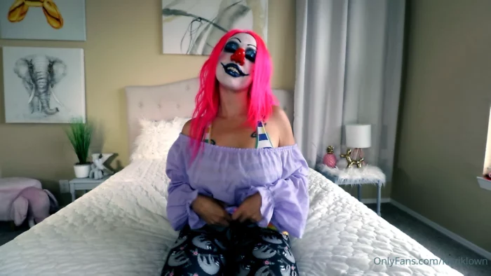 Huge Circus Balloons - KITZI KLOWN / KENDALL OLSEN - MP4