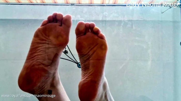 Pov Foot Worship Under The Glass Table - LADY NAOMI ROUGE - MP4