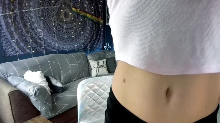 Belly Button Tease - LAURAN VICKERS / MOMMY LAURAN - MP4