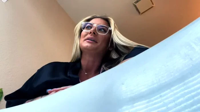 Mommy Gets You Dirty in the Tub - LAURAN VICKERS / MOMMY LAURAN - MP4