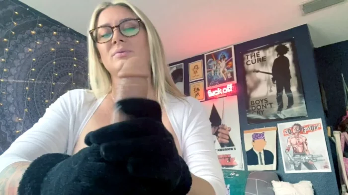 Naughty Boy Gets the Gloves - LAURAN VICKERS / MOMMY LAURAN - MP4