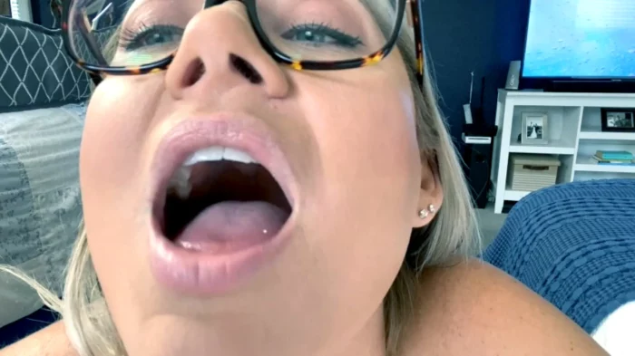 Sperm Addict at the Glory Hole - LAURAN VICKERS / MOMMY LAURAN - MP4