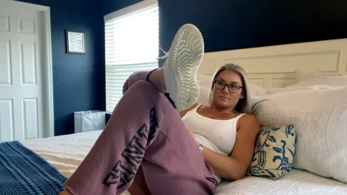 White Boy Wallet Cuck for Snow Bunny - LAURAN VICKERS / MOMMY LAURAN - MP4