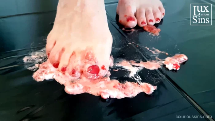 Lady Vyra Strawberries Cream Foot Crushing - LUXURIOUS SINS / BDSM STUDIO LUX - MP4