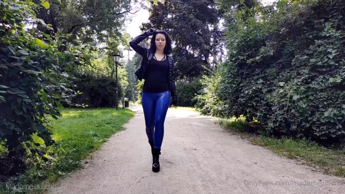 Let's Go For A Walk - MADAME JULIETTE - MP4