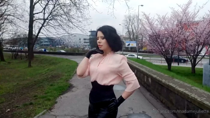 Let's Go For A Walk, I'll Guide You Where To Walk - MADAME JULIETTE - MP4