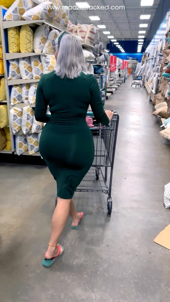 Ass Expansion - Shopping With Big Booty Mommy Madz (Voyeur) - MADZ IS STACKED - MP4