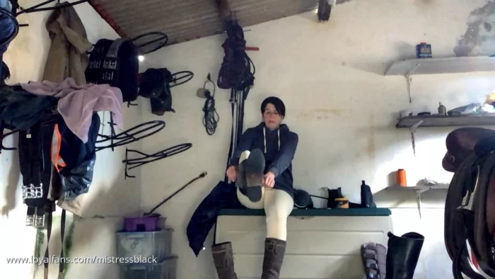 Getting The Saddle Ready So I Can Ride - MISTRESS BLACK - MP4