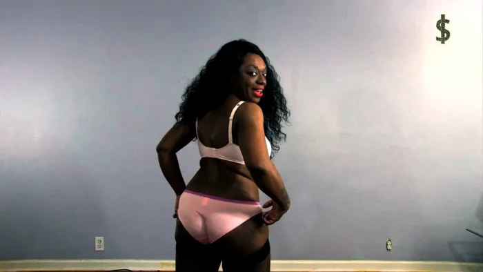 Worship My Goddess Wedgie 2 - MISS SAFIYA - MP4